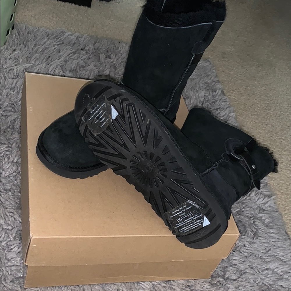 NASH UGGS - Picture 3 of 4
